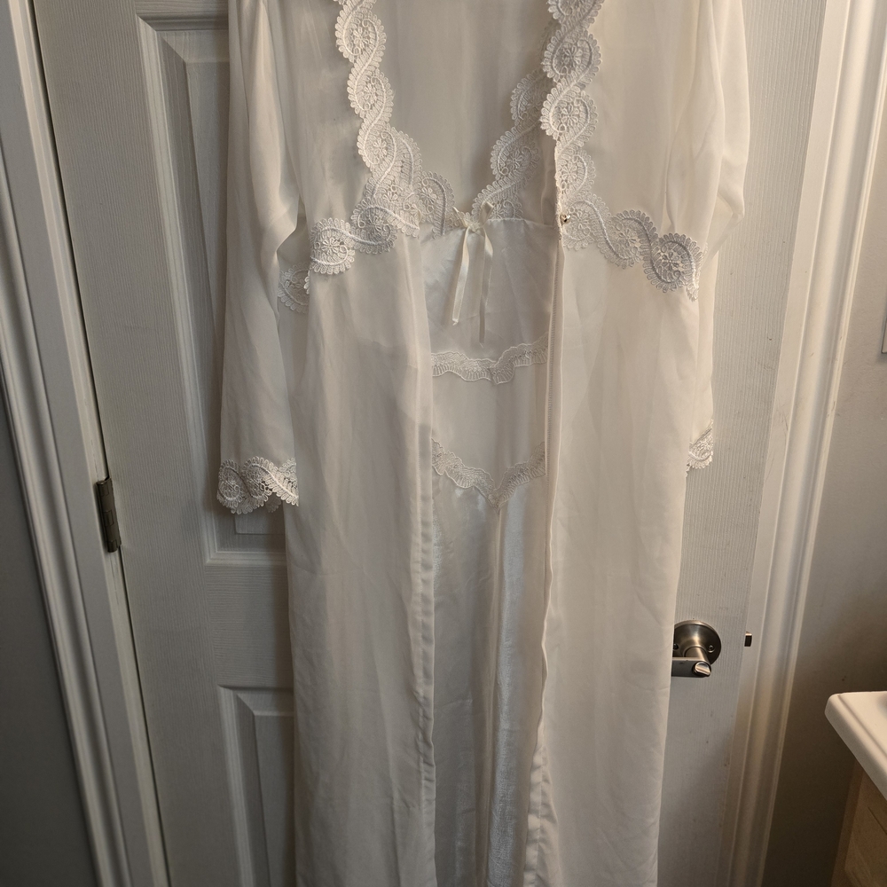 NYMPHE White Lace Detail Robe